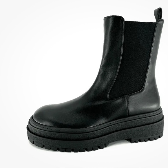 GOOD AMERICAN (Khloe Kardashian) Womens Leather
Chelsea Combat Lug. New… - Picture 9 of 11